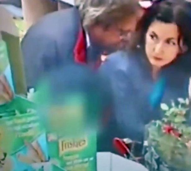 Безсрамна двойка бе запечатана на ВИДЕО 18+ как прави секс в супермаркет (СНИМКИ)