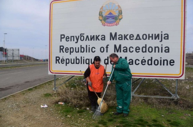 Македонци надраскаха първите табели „Република Северна Македония“(СНИМКИ/ВИДЕО)