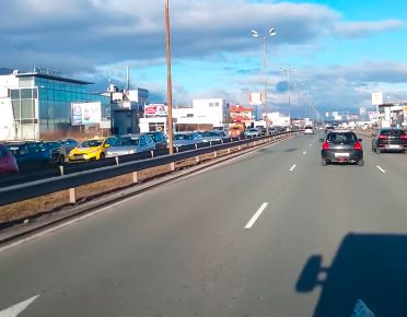 Зрелищно верижно меле с 9 коли затапи столичното Околовръстно (ВИДЕО) 