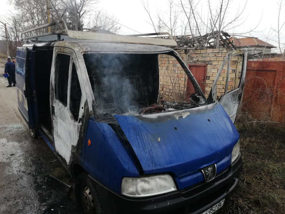 Ревнивец спипа любимата си с друг и спретна такова отмъщение в Раданово, за което дълго ще се говори (СНИМКИ)