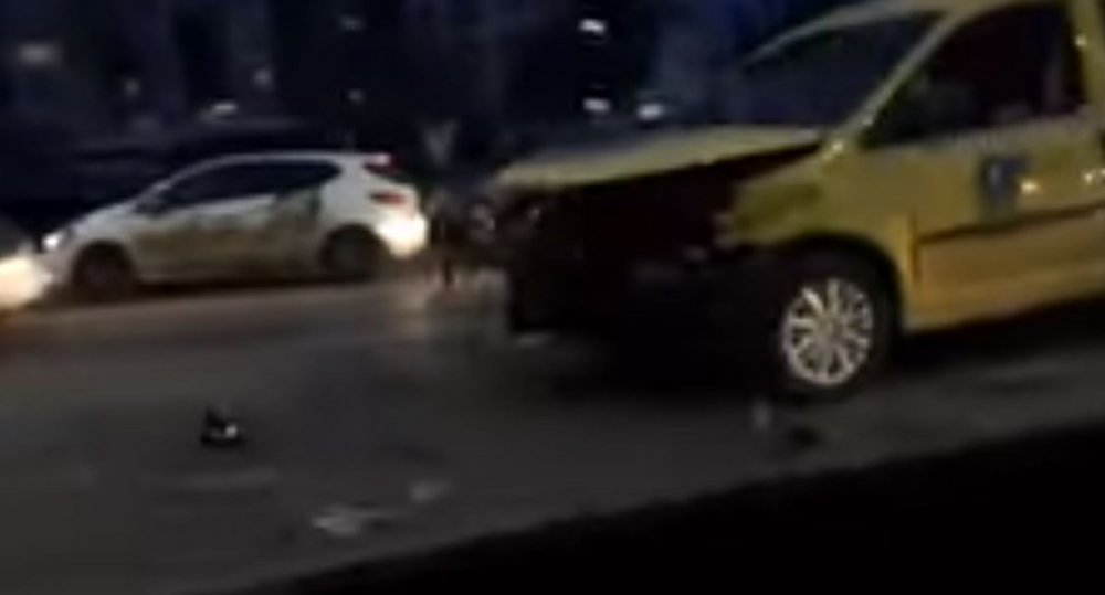 Първо в БЛИЦ! Адска катастрофа с такси в София (СНИМКИ/ВИДЕО)