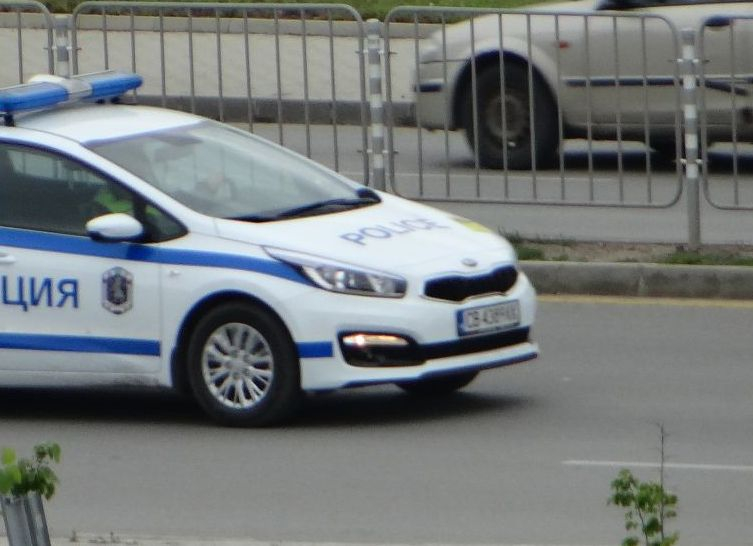 Търсят шофьор от Мадан, тръгнал да гази полицаи 