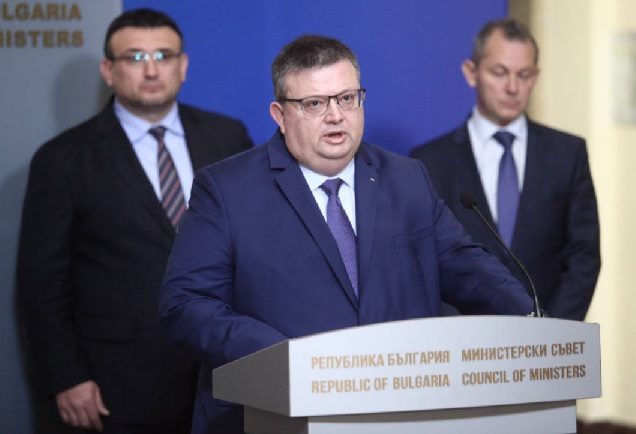 Цацаров и ДАНС потвърдиха за българин с адвокатска сметка, в която идвали големи пари от Венецуела