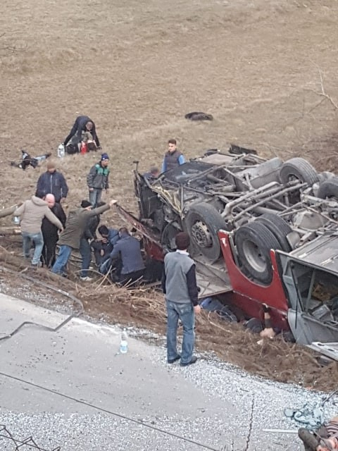 Истинска касапница! Броят на загиналите в автобусната катастрофа край Скопие расте с всяка минута! (СНИМКИ/ВИДЕО 18+) 