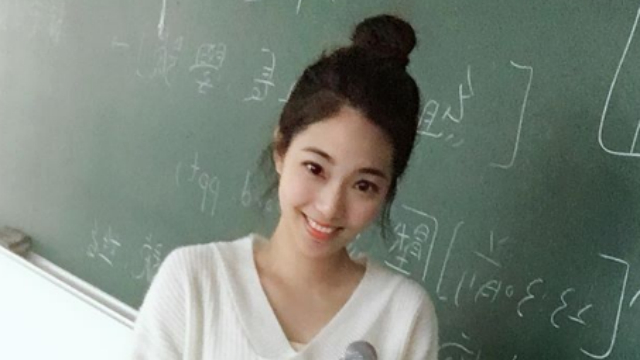 Секси преподавателка от Тайван бе наречена "най-горещата учителка в света" (СНИМКИ)