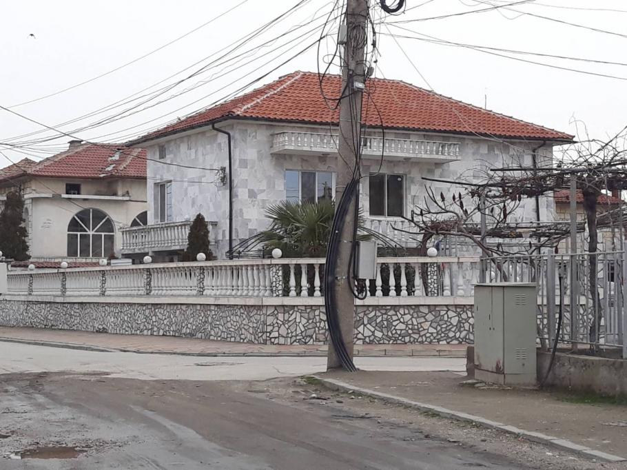 Ето го палата на "Царицата на джебчийките” в Йоаким Груево, съседи на Станка разказват за богатствата "Златната кокошка"