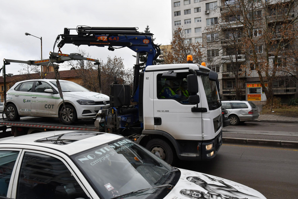 СНИМКИ показаха що за странна случка се е разиграла пред обраната столична банка!