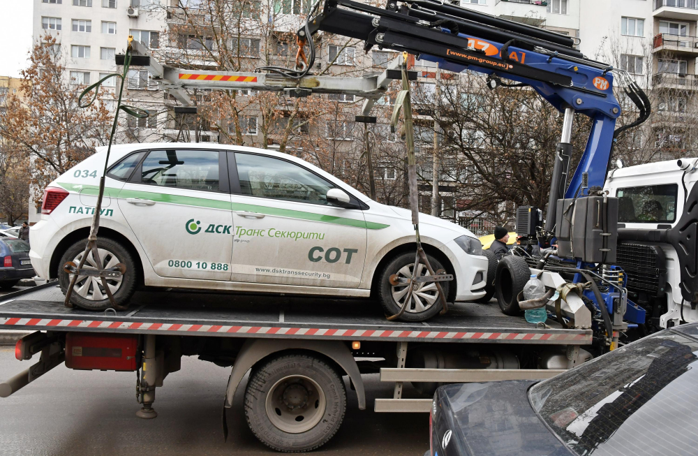 СНИМКИ показаха що за странна случка се е разиграла пред обраната столична банка!