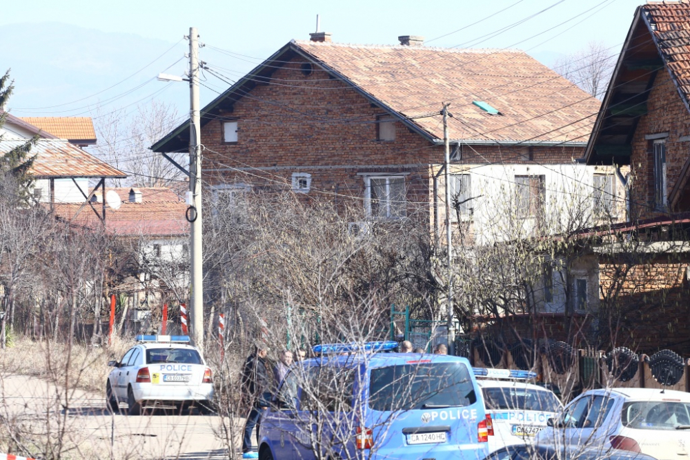 Първи СНИМКИ и ВИДЕО от Къщата на ужасите в Нови Искър 