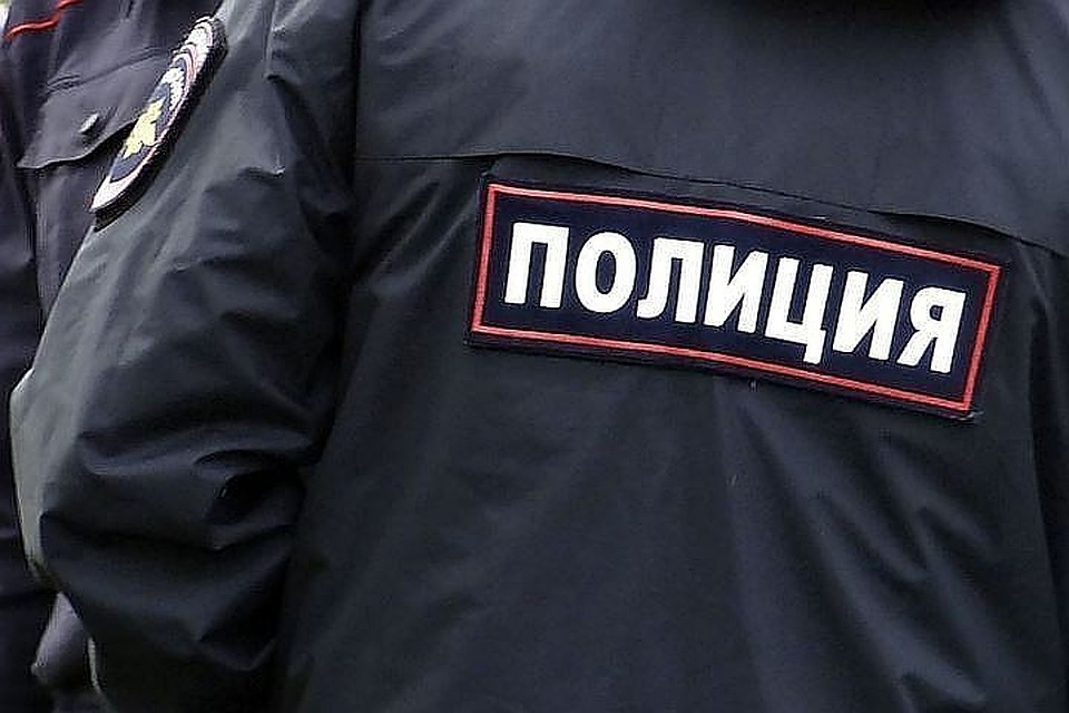 Вижте как полицайка даде урок на хулиган, който я нападна (ВИДЕО)
