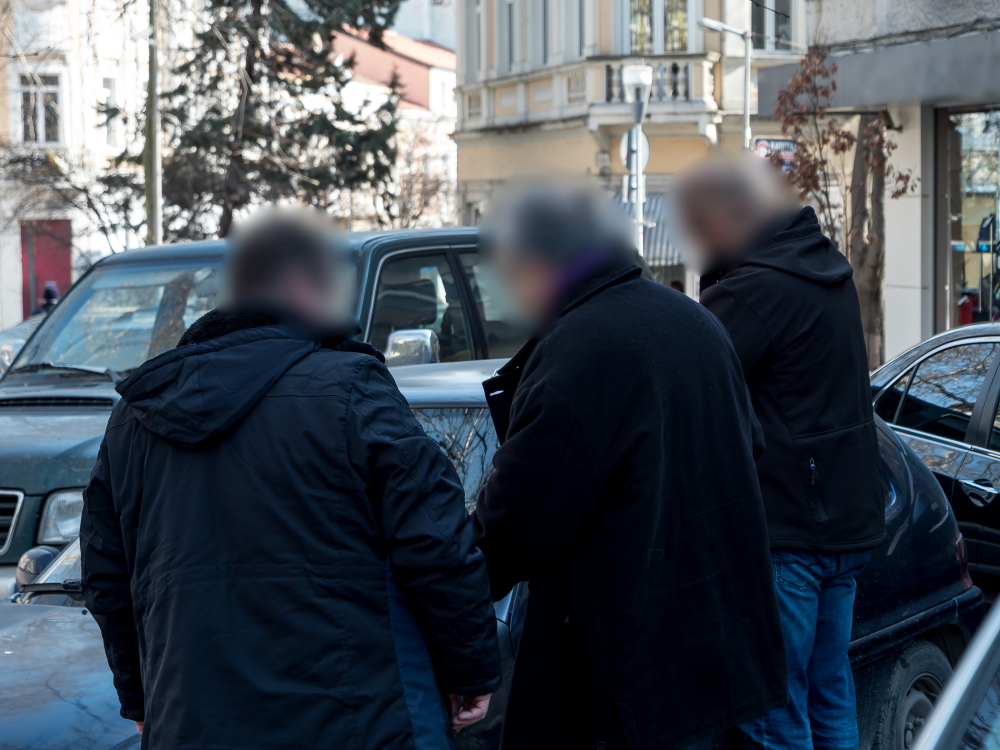 МВР показа уникални СНИМКИ и ВИДЕО от нечувано мащабната акция! Подкупните варненски лекари се къпели в пари и...