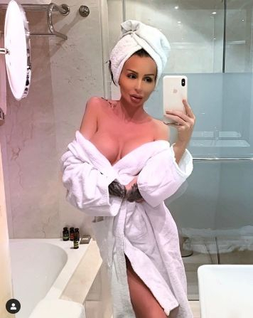 Деси Фотосесията отново се разголи (СНИМКИ 18+)