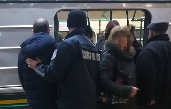 Само в БЛИЦ! Фейсбук прегря от постъпката на този столичен полицай - нека да го види целият свят! (СНИМКА)