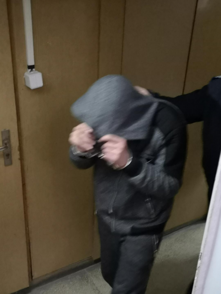 Двамата цигани лихвари, размазали черепа на Недко с дръжка на пистолет и сопа, с нагъл финт в съда!