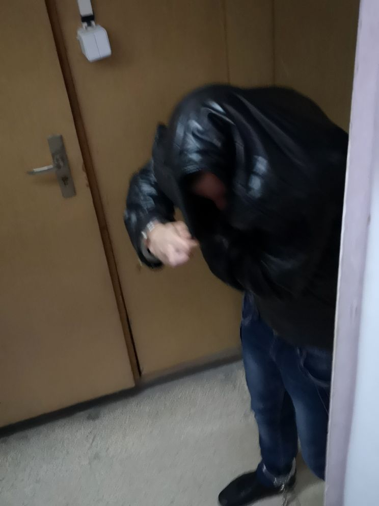 Двамата цигани лихвари, размазали черепа на Недко с дръжка на пистолет и сопа, с нагъл финт в съда!