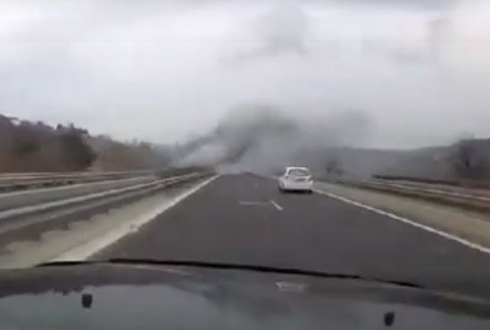 Извънредно в БЛИЦ: Огнен ад на АМ "Тракия"! (ВИДЕО)