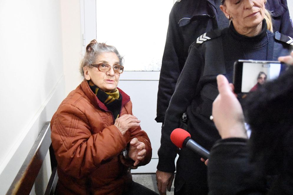 Баба Веселинка от бандата на най-тъпите ало измамници влезе в съда, а там стана ясно, че... (СНИМКИ)