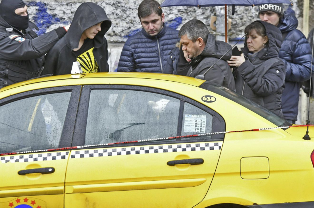 Първи СНИМКИ на дрогирания пишлигар, помел трима полицаи с такси при опит да избяга! 