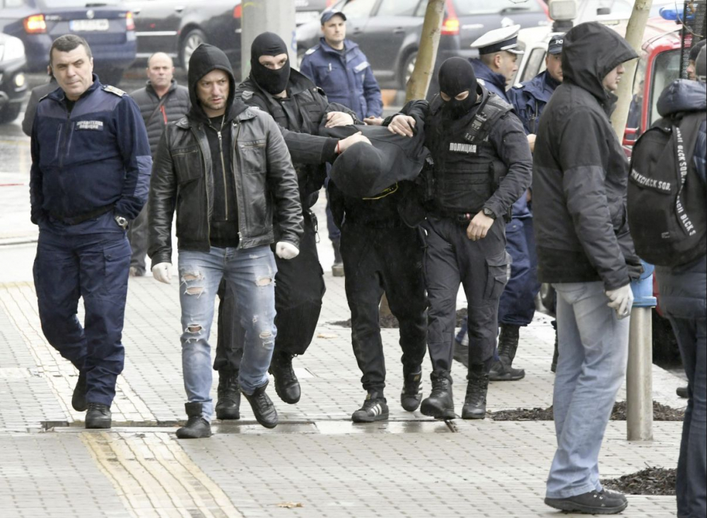 Първи СНИМКИ на дрогирания пишлигар, помел трима полицаи с такси при опит да избяга! 