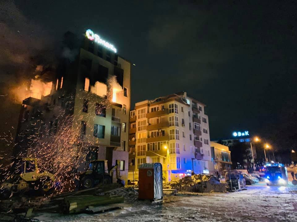 Извънредно в БЛИЦ! Огнен ужас във Варна, има загинал! Страшно е! (СНИМКИ)