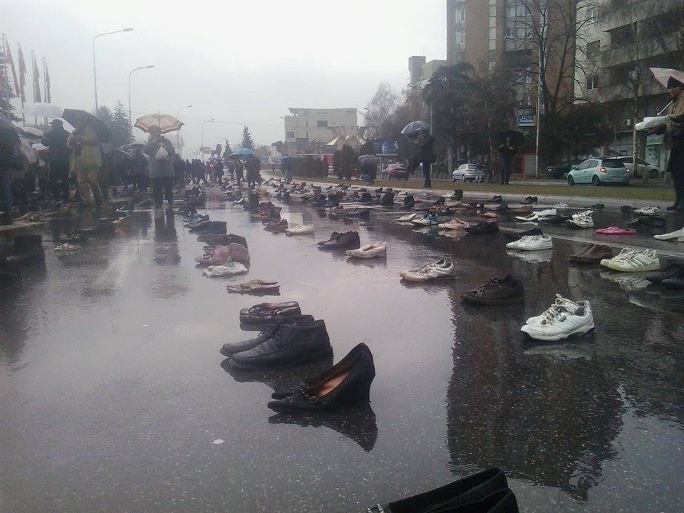 Покъртителни СНИМКИ от Скопие разплакаха света