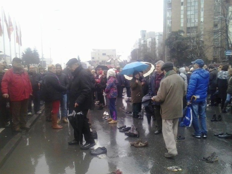 Покъртителни СНИМКИ от Скопие разплакаха света