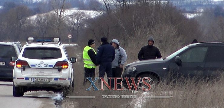 Агресия: Трима бабаити се нахвърлиха на репортер, заплашиха го, че... (СНИМКИ/ВИДЕО)