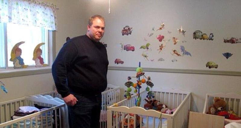 Пол закара бременната си жена в болницата, за да роди петте им бебета, но остана попарен (СНИМКИ)