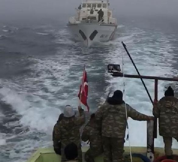 Извънредна ситуация в Черно море: Румънската брегова охрана откри огън по турски кораб! (СНИМКИ/ВИДЕО)