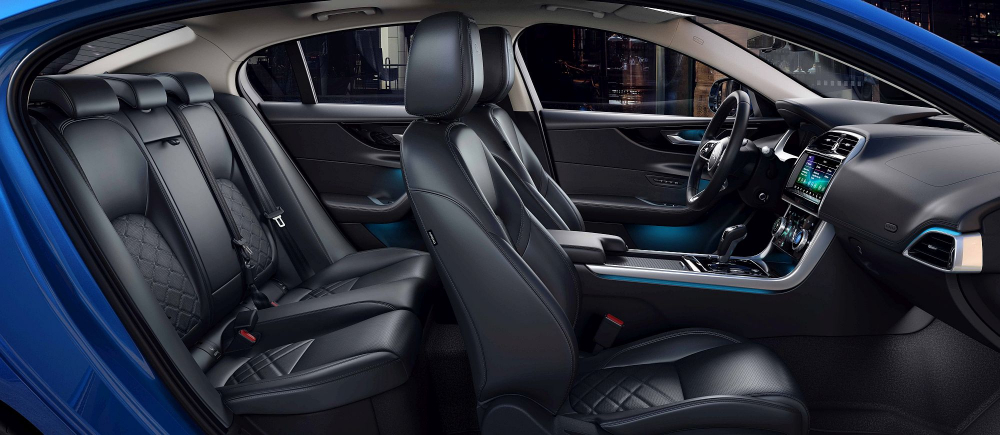 Новият JAGUAR XE: Подобрен екстериор, изцяло нов интериор и интуитивни нови технологии (СНИМКИ)