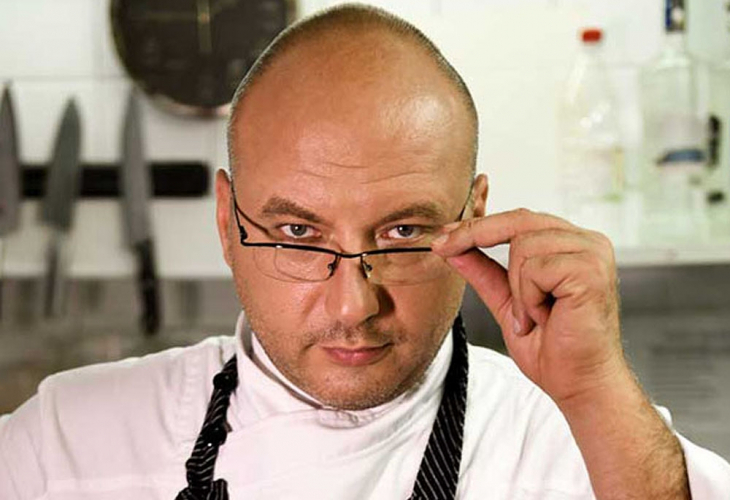 Шаш! Шеф Манчев гони готвачи... с обеци от кухнята си!