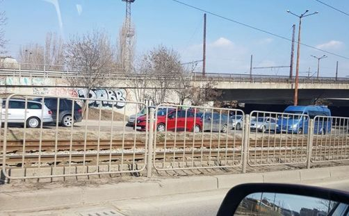 Сигнал до БЛИЦ! Адска верижна катастрофа до моста на "Подуяне" в София (СНИМКИ/ВИДЕО)
