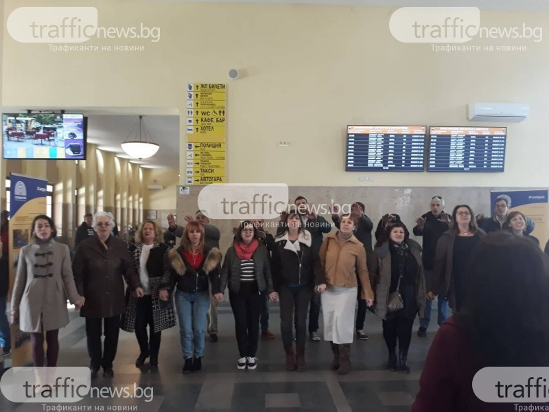 Туристи останаха изумени от това, което видяха на гарата в Пловдив (ВИДЕО)