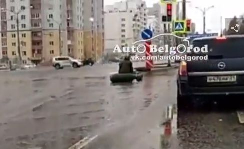 Не е за вярване какво направиха тези чешити на оживено кръстовище (ВИДЕО)