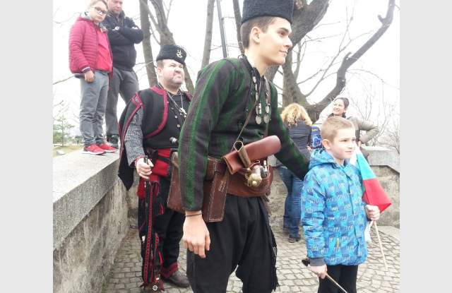 Изумителната история на Александър, който откри кървав ятаган на тавана си в Бунарджика (СНИМКИ)