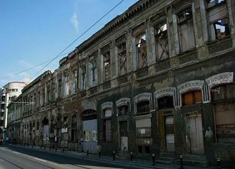 Ханът в Букурещ, в който отсядали Ботев и Левски, е пред срутване, искат му 3 млн. евро!