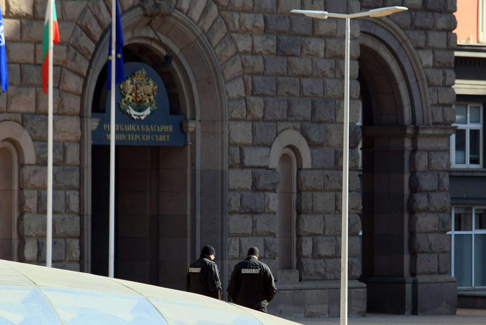 Тежко въоръжени снайперисти заеха позиции в центъра на София, пиле не може да прехвръкне (СНИМКИ)