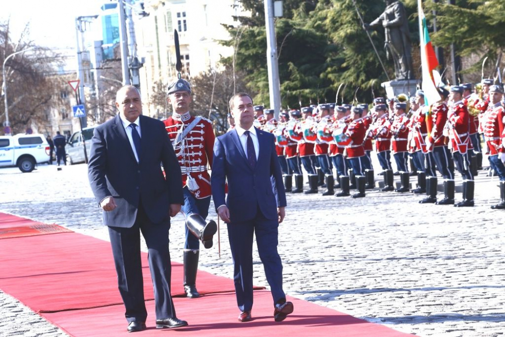 БЛИЦ TV: Борисов посрещна Медведев и бързо му влезе под кожата (СНИМКИ)