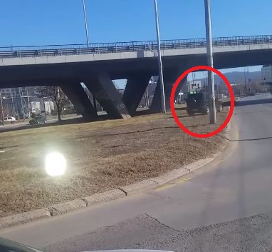 Наглец със скъпарски джип направи истинско безумие в столичния квартал "Дружба" (ВИДЕО)