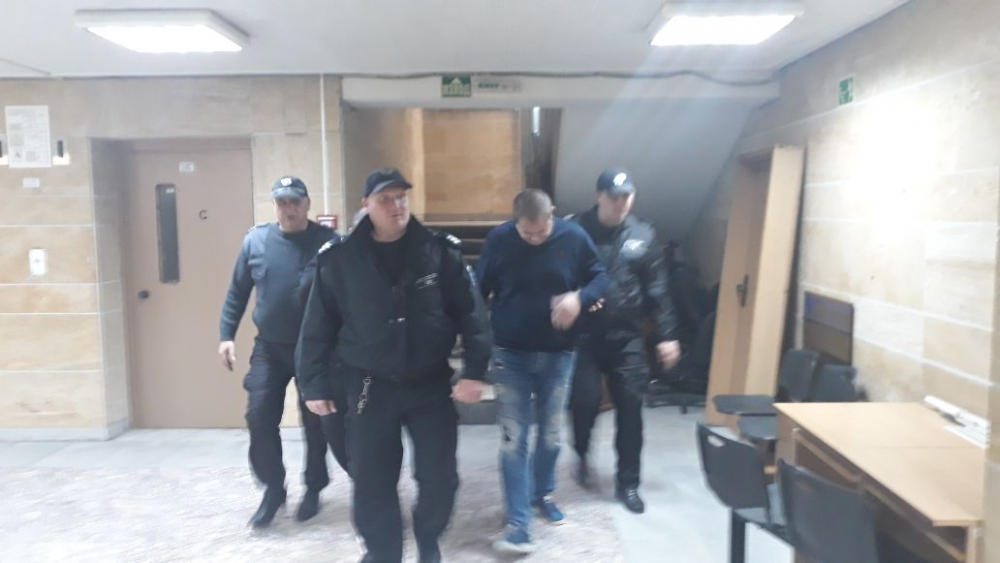 Първи СНИМКИ на бизнесмените, изпрали милиони в Пловдив и още три града