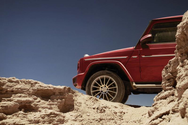 Mercedes-Benz G-Class отправи предизвикателство към гравитацията и изуми с уменията си (ВИДЕО)