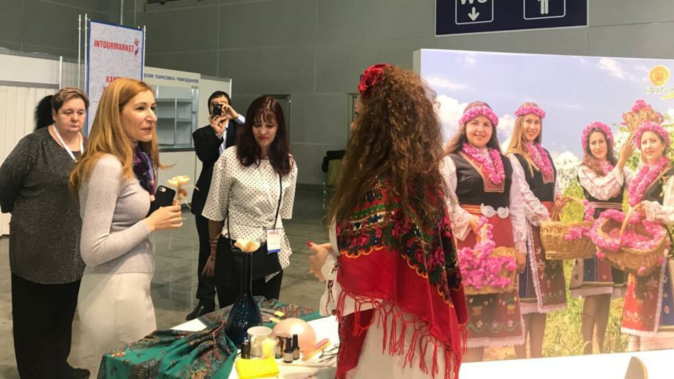 Министър Ангелкова откри българския щанд на изложение в Москва (СНИМКИ)