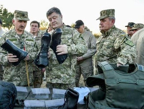 Порошенко: Ще разработим ракетно оръжие с голям обсег по "цели дълбоко в тила на противника" 