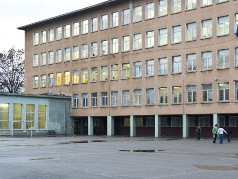 Инфарктна ситуация в столицата на метри от училище (СНИМКИ)
