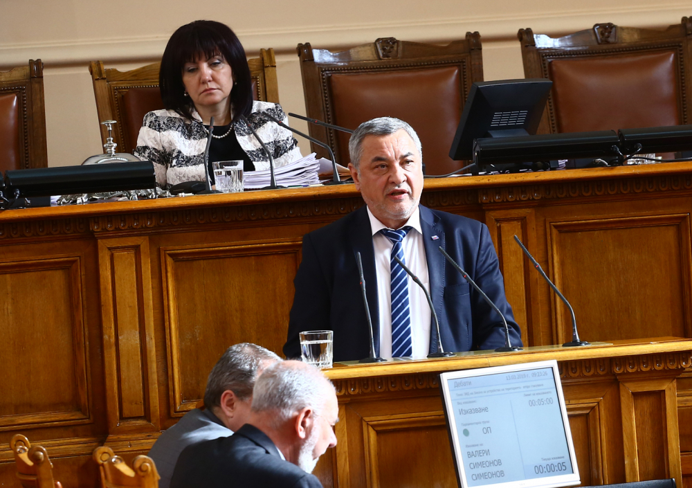 Шампион по бокс от ромски произход напусна листата на Валери Симеонов!