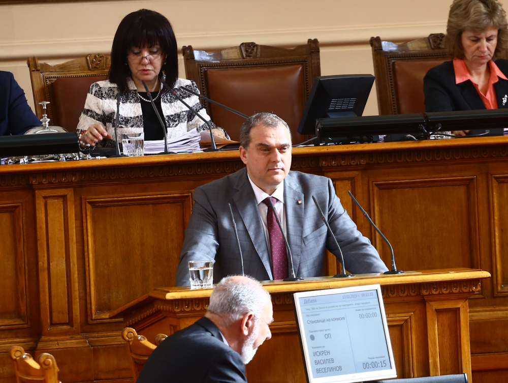 ВМРО порица Нинова, давайки за пример испанските социалисти