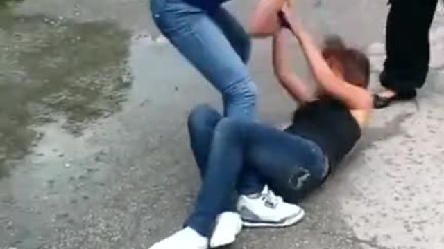 Кървави подробности от екшъна с две ученички в Пловдив 