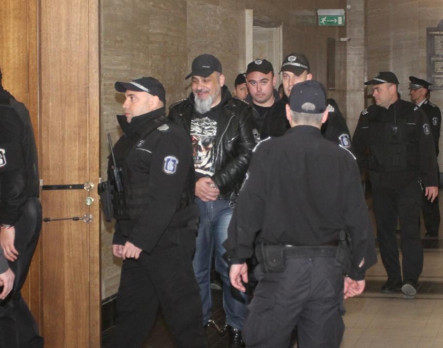 10 от най-опасните родни престъпници се явиха в съда, пледират за секс без камери в килиите (СНИМКИ)