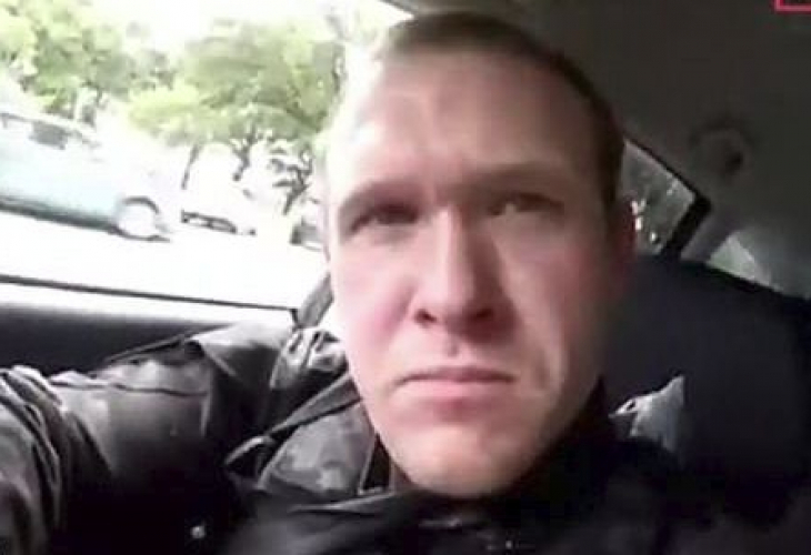 Ексклузивни СНИМКИ от съда уловиха странен знак с ръце на кървавия атентатор от Нова Зеландия