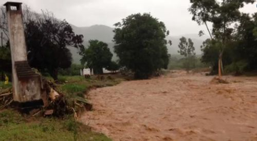 Мощен циклон помете Зимбабве